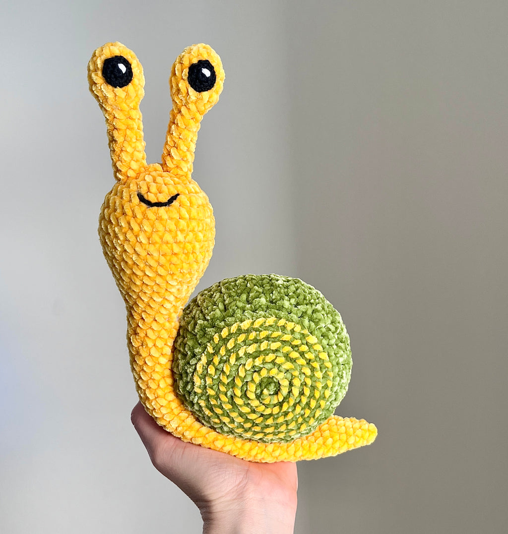 Virkad amigurumi: Snigel velvet grön/gul