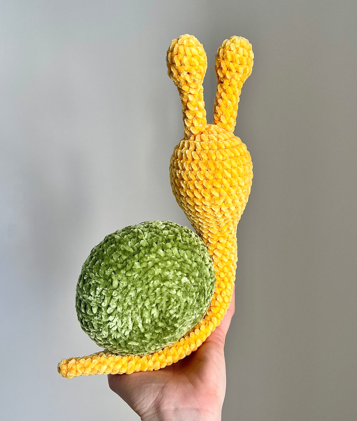 Virkad amigurumi: Snigel velvet grön/gul
