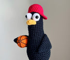 Virkad amigurumi: Anka med basketboll och avtagbar keps