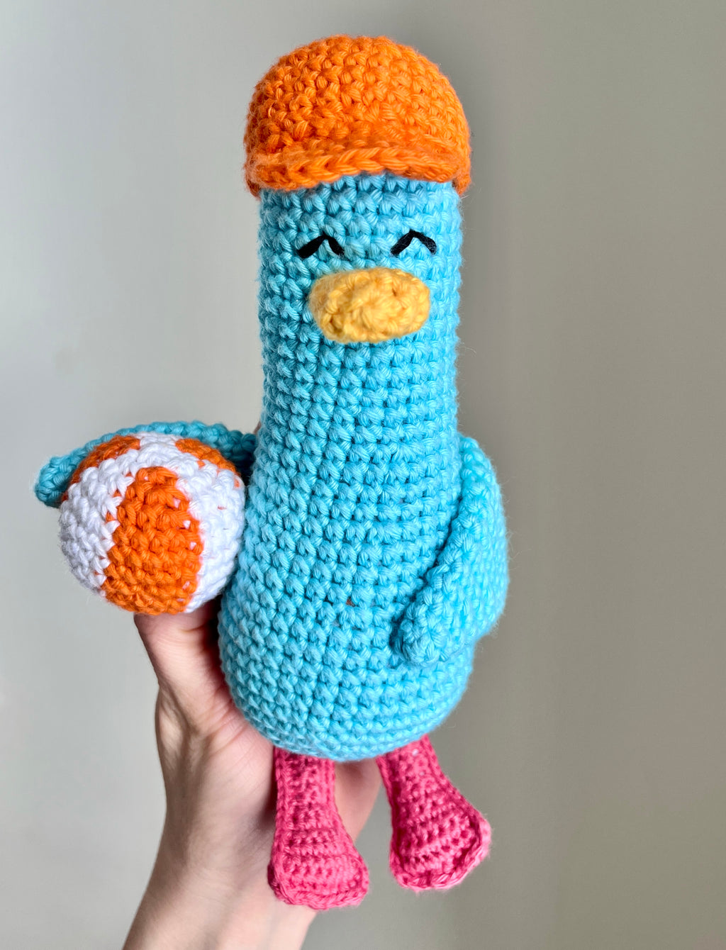 Virkad amigurumi: Anka med badboll och avtagbar orange keps