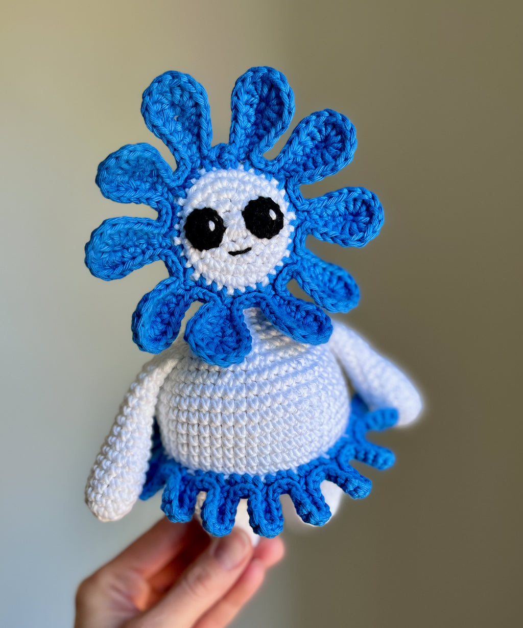 Virkmönster amigurumi: Blåsippa som fantasifigur (PDF)