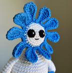 Virkad amigurumi: blåsippa som fantasifigur