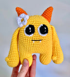 Virkmönster amigurumi: Gulligt monster med blomma (PDF)