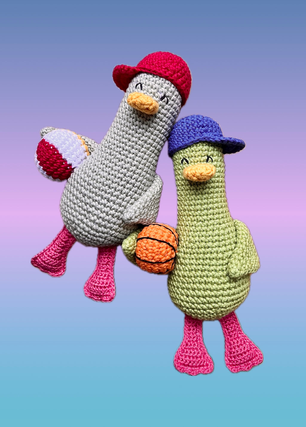 Virkmönster amigurumi: Anka med keps och boll (PDF)